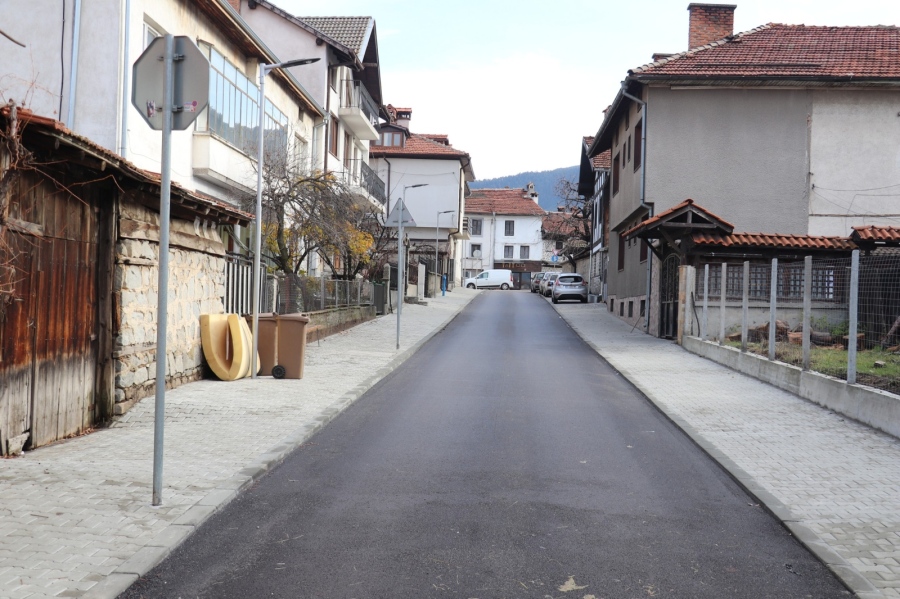 Банско посреща ски сезона с обновени улици, тротоари и паркинги
